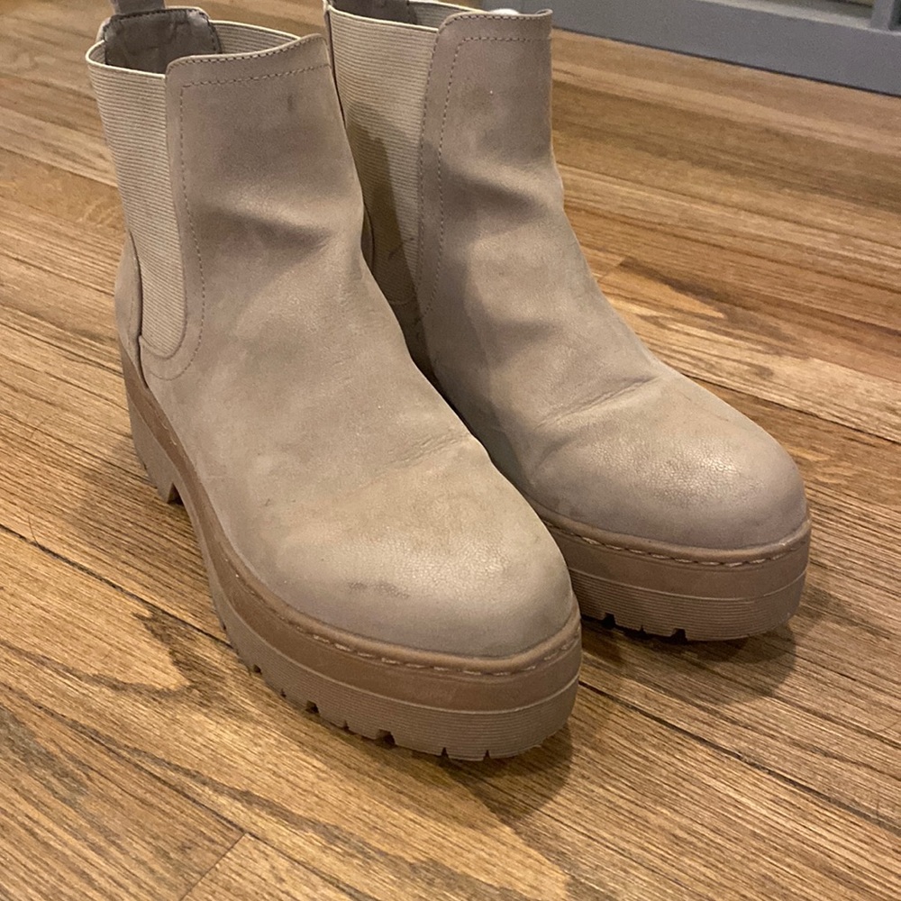 Mia platform boots